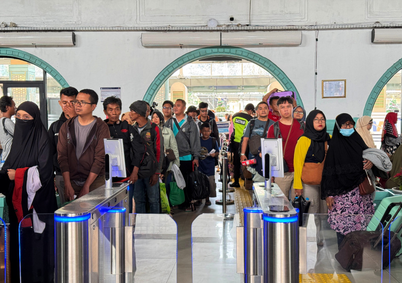 Stasiun Pasar Senen masih dipadati penumpang libur bersama Natal dan Tahun Baru (Ashar/SinPo.id)