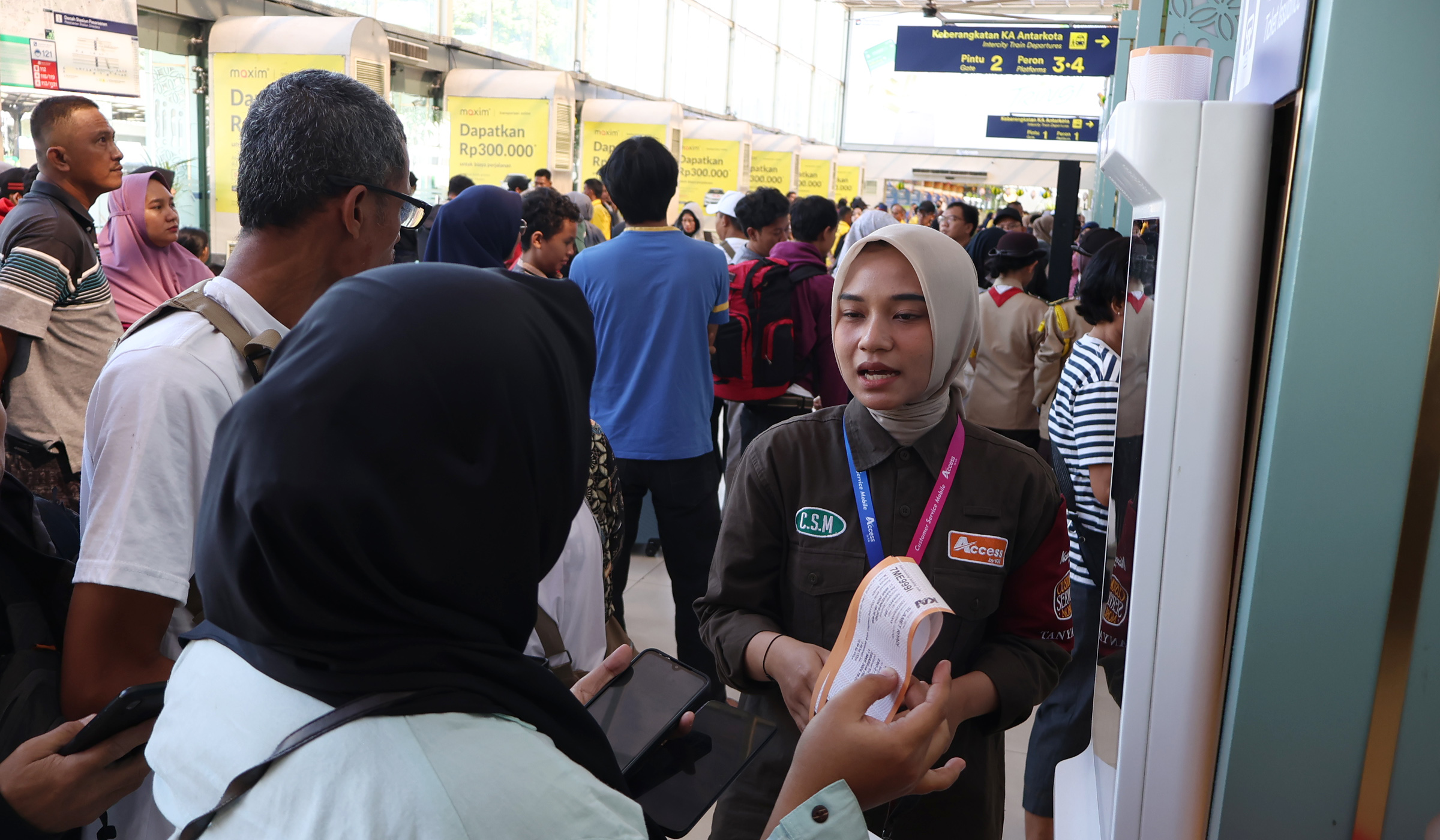 Suasana Stasiun Pasar Senen. (Agus Priatna/SinPo.id)