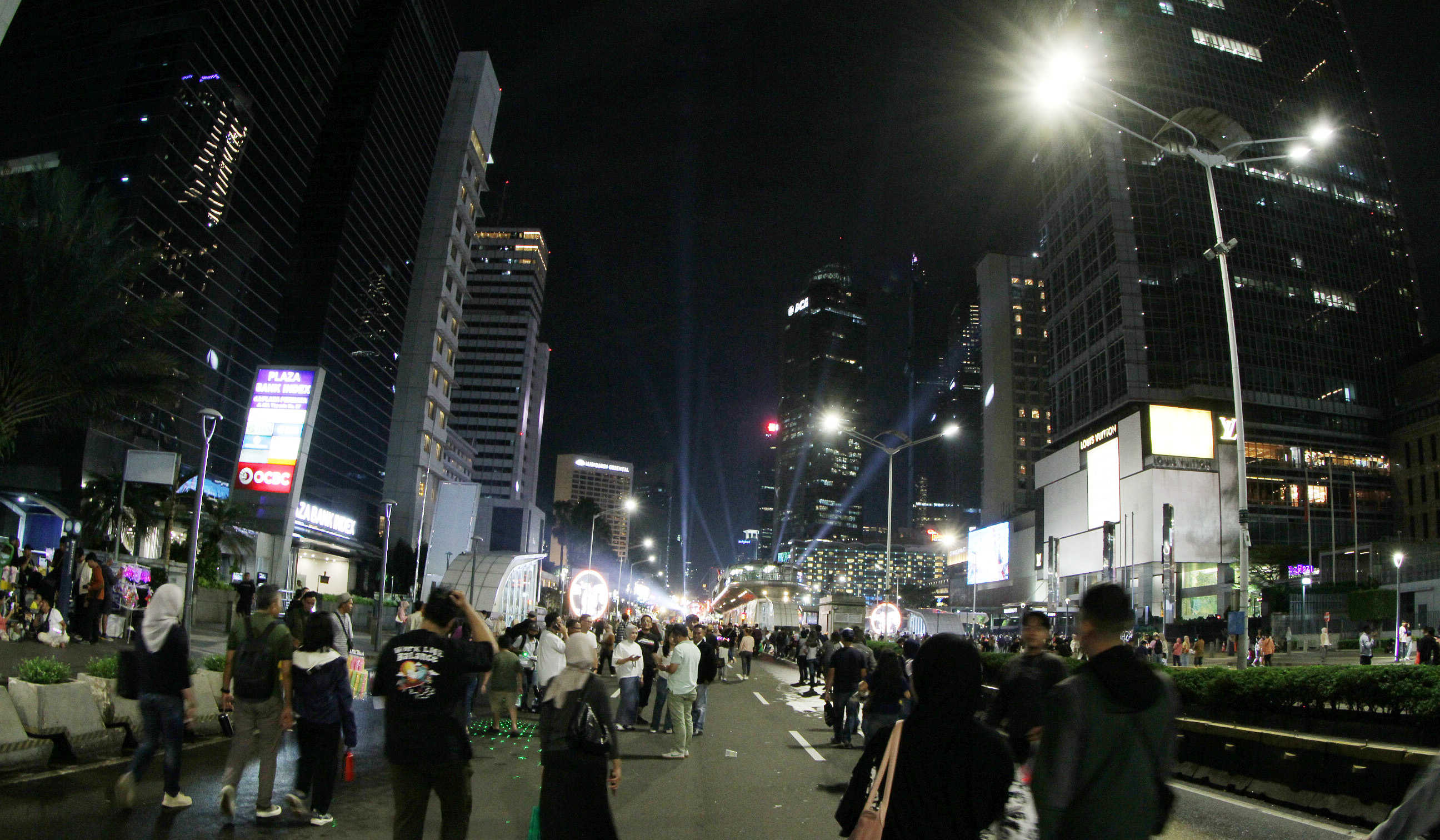 Suasana Car Free Night di jalan Thamrin. (Agus Priatna/SinPo.id)