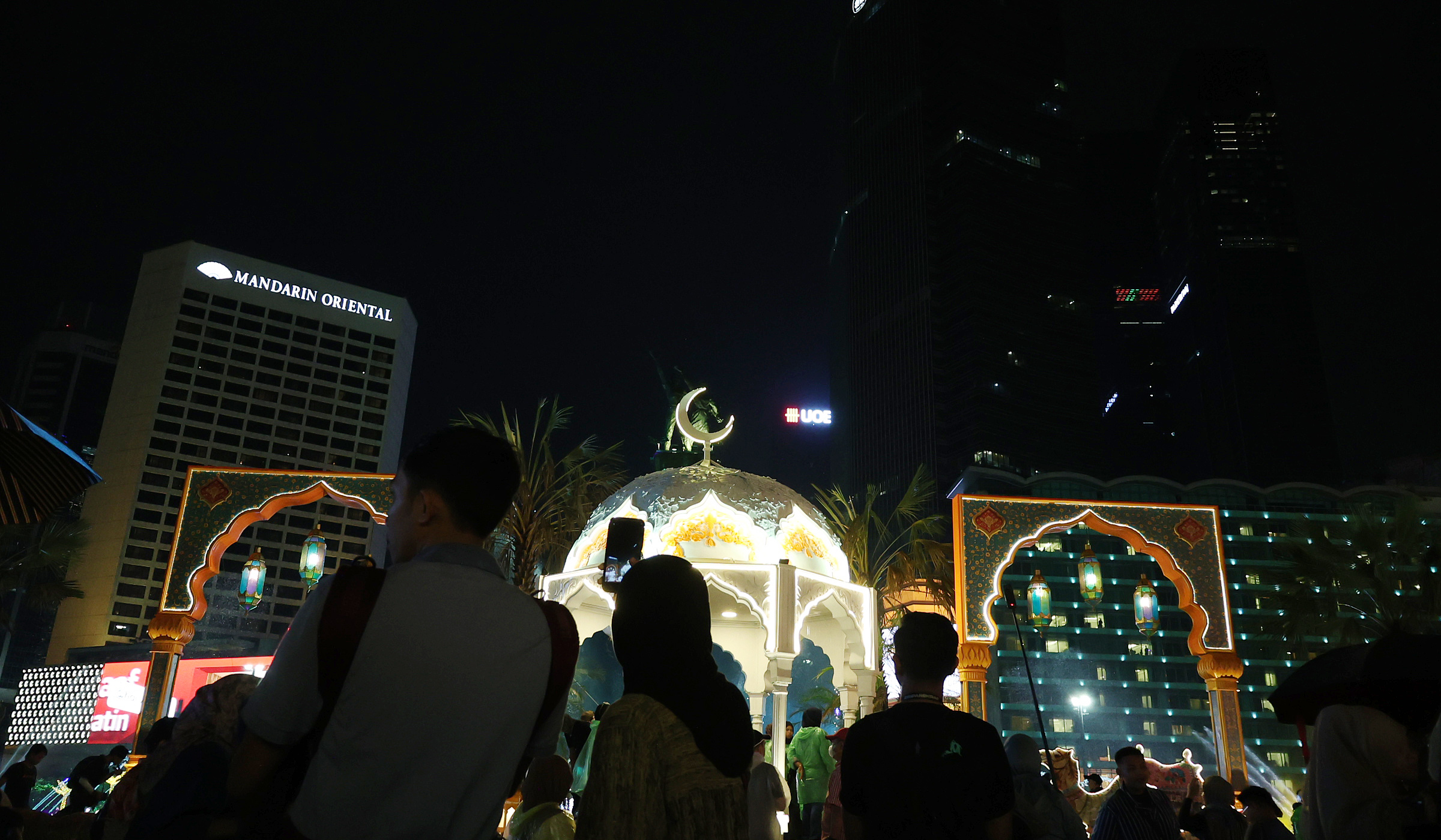 Suasana car free night saat malam takbiran di Bundaran HI. (Agus Priatna/SinPo.id)
