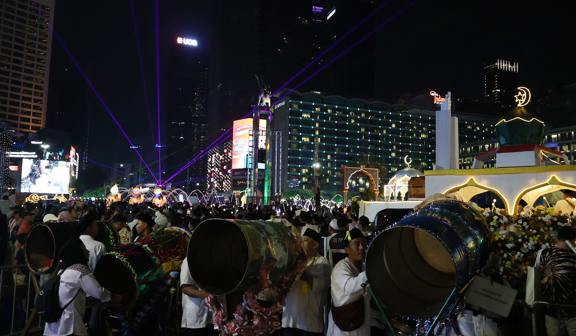 Suasana car free night saat malam takbiran di Bundaran HI. (Agus Priatna/SinPo.id)