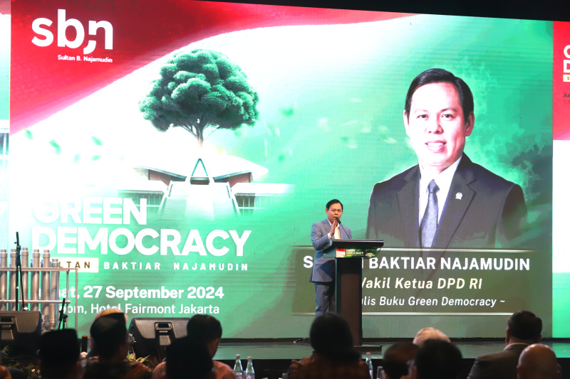 Wakil Ketua DPD RI Sultan Bakhtiar Najamuddin me-launching Buku 