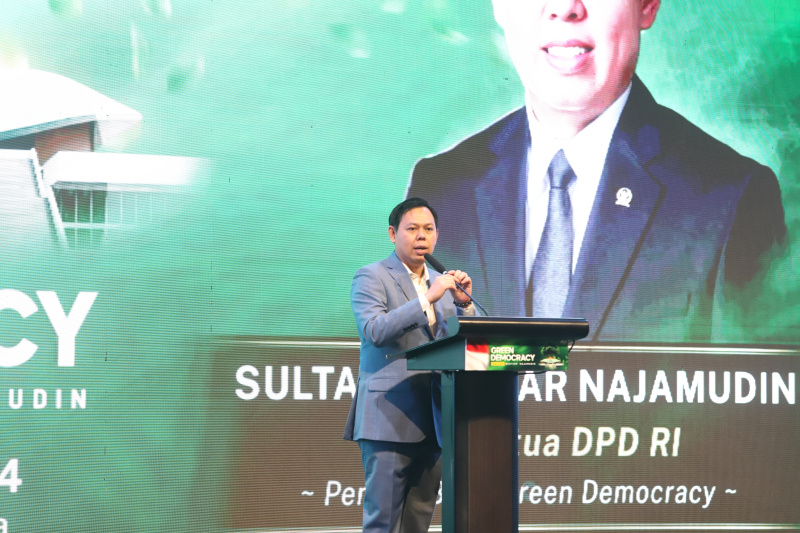 Wakil Ketua DPD RI Sultan Bakhtiar Najamuddin me-launching Buku 