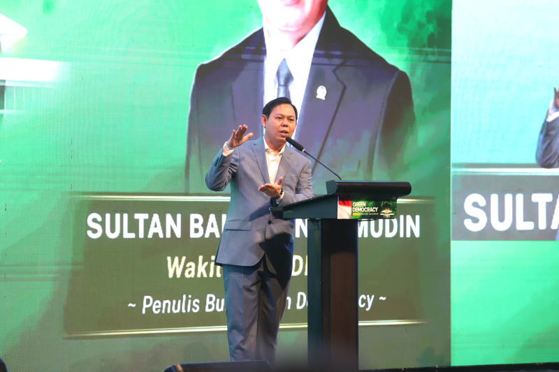 Wakil Ketua DPD RI Sultan Bakhtiar Najamuddin me-launching Buku 