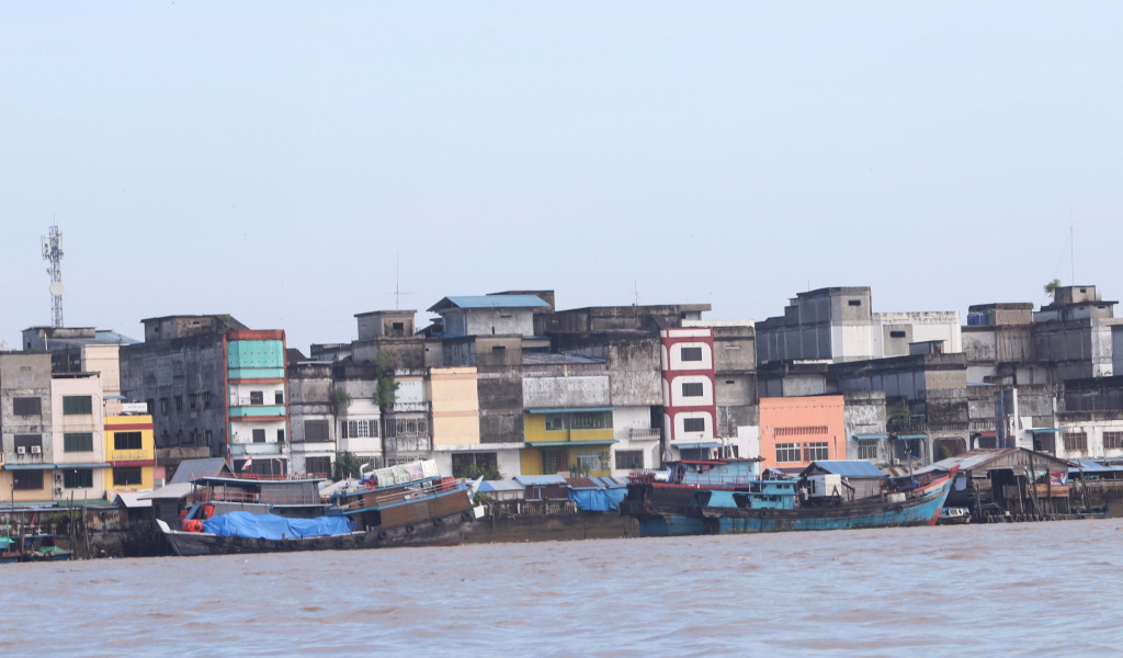 Sungai Guntung merupakan daerah di Kabupaten Indragiri Hilir yang dimana penghasilan warganya ratusan juta dari budidaya sarang burung walet terbesar di Indonesia (Ashar/SinPo.id)