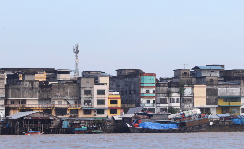 Sungai Guntung merupakan daerah di Kabupaten Indragiri Hilir yang dimana penghasilan warganya ratusan juta dari budidaya sarang burung walet terbesar di Indonesia (Ashar/SinPo.id)