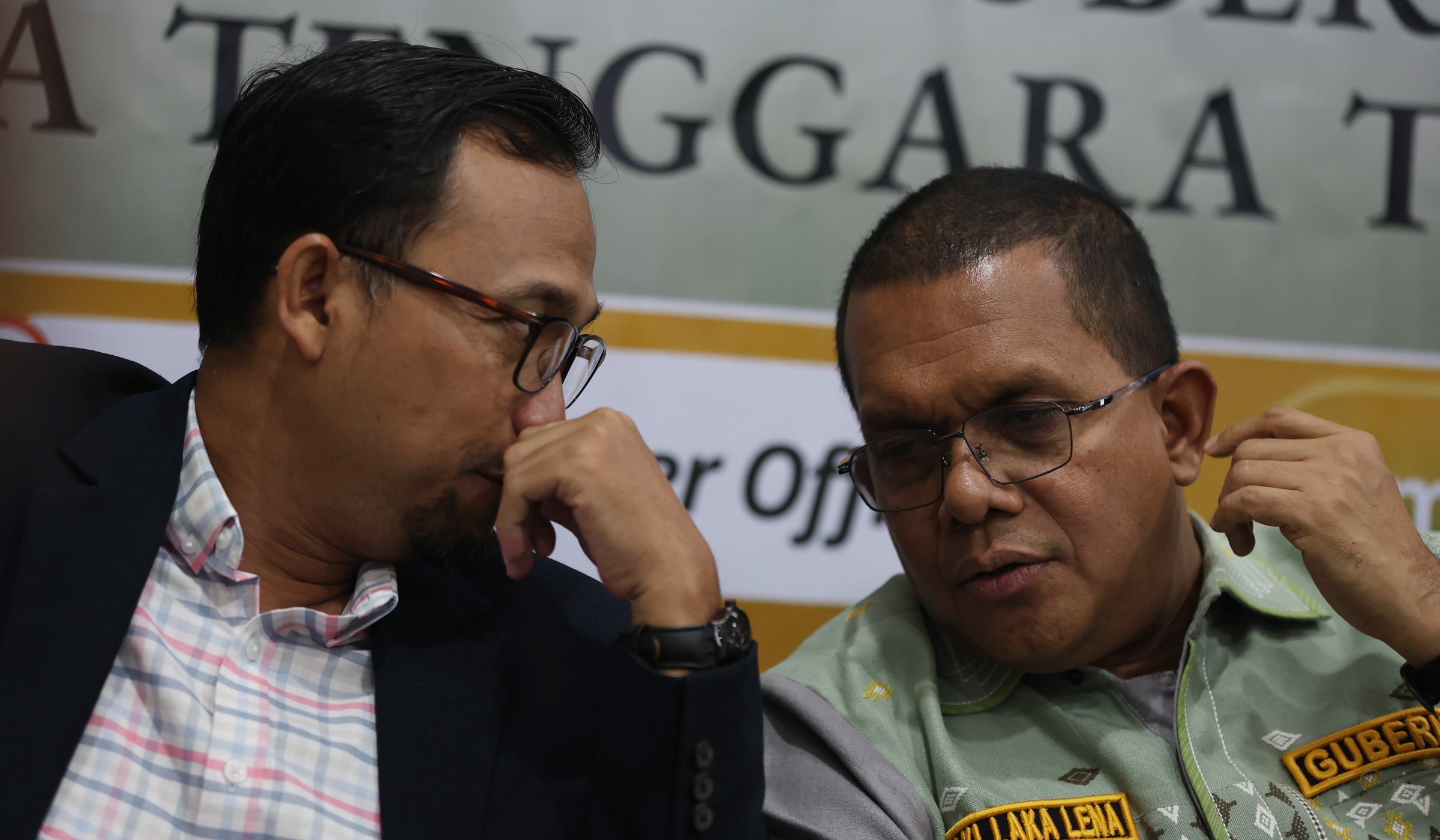 Paparan hasil survei 1 tahun pemerintahan Melki-Johni. (Agus Priatna/SinPo.id)