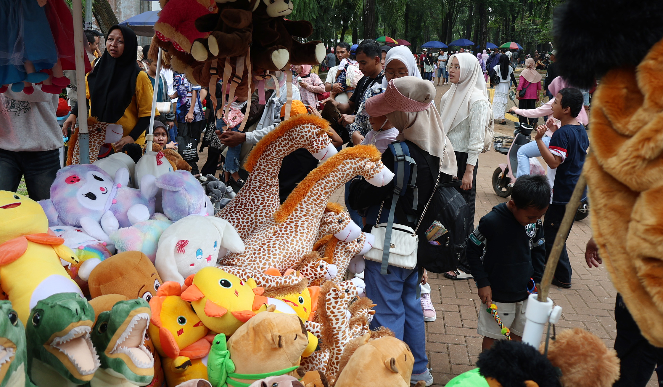 Suasana Taman Margasatwa Ragunan di Jakarta. (Agus Priatna/SinPo.id)