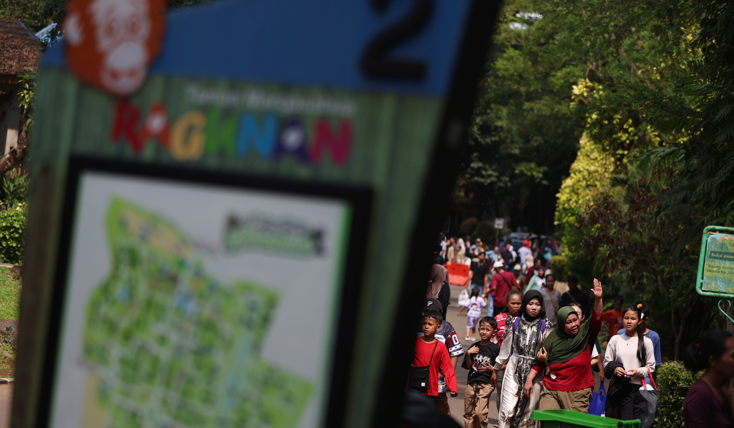 Suasana Taman Margasatwa Ragunan di Jakarta. (Agus Priatna/SinPo.id)