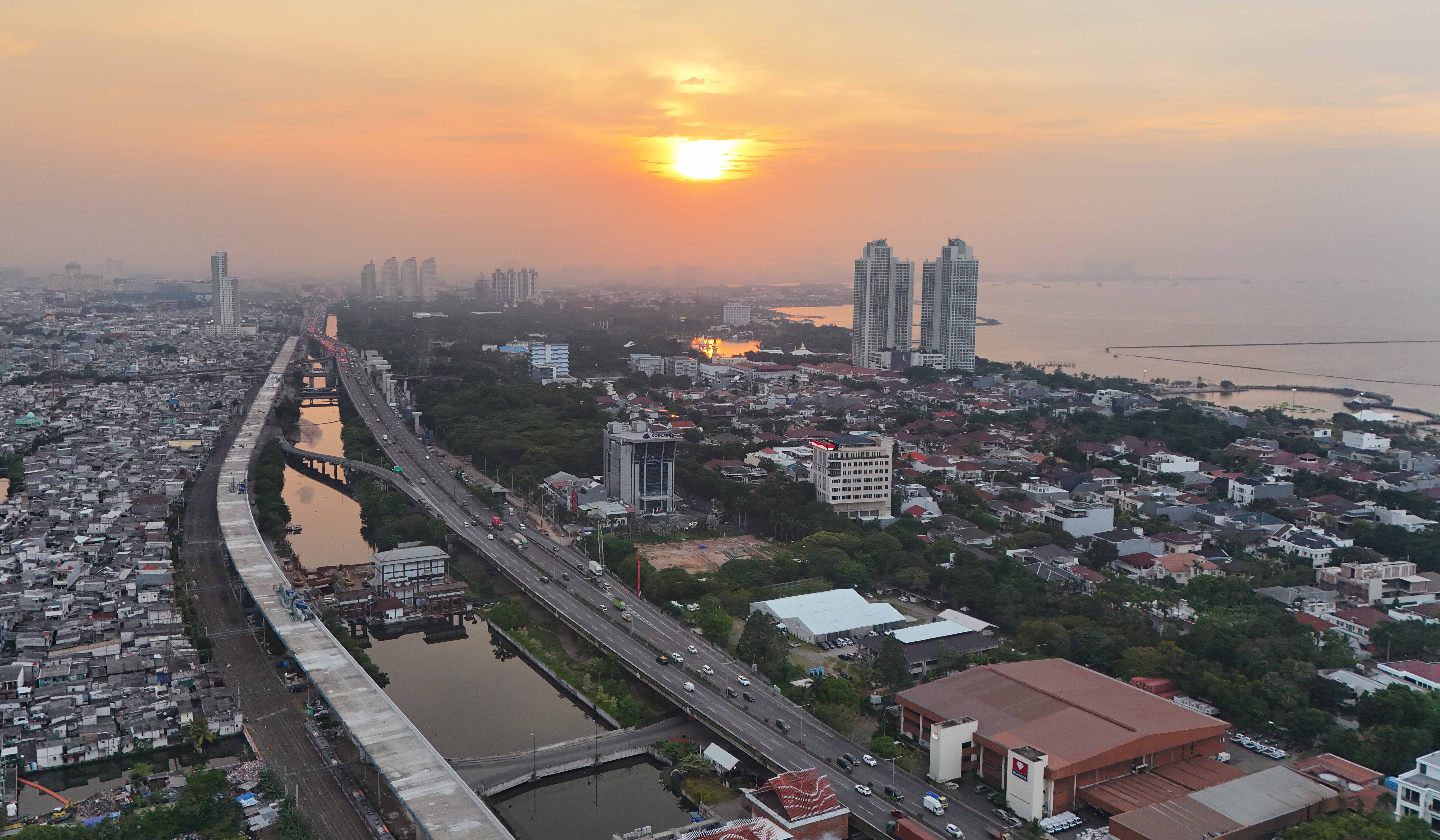 Pembangunan jalan tol HBR II. (Agus Priatna/SinPo.id)
