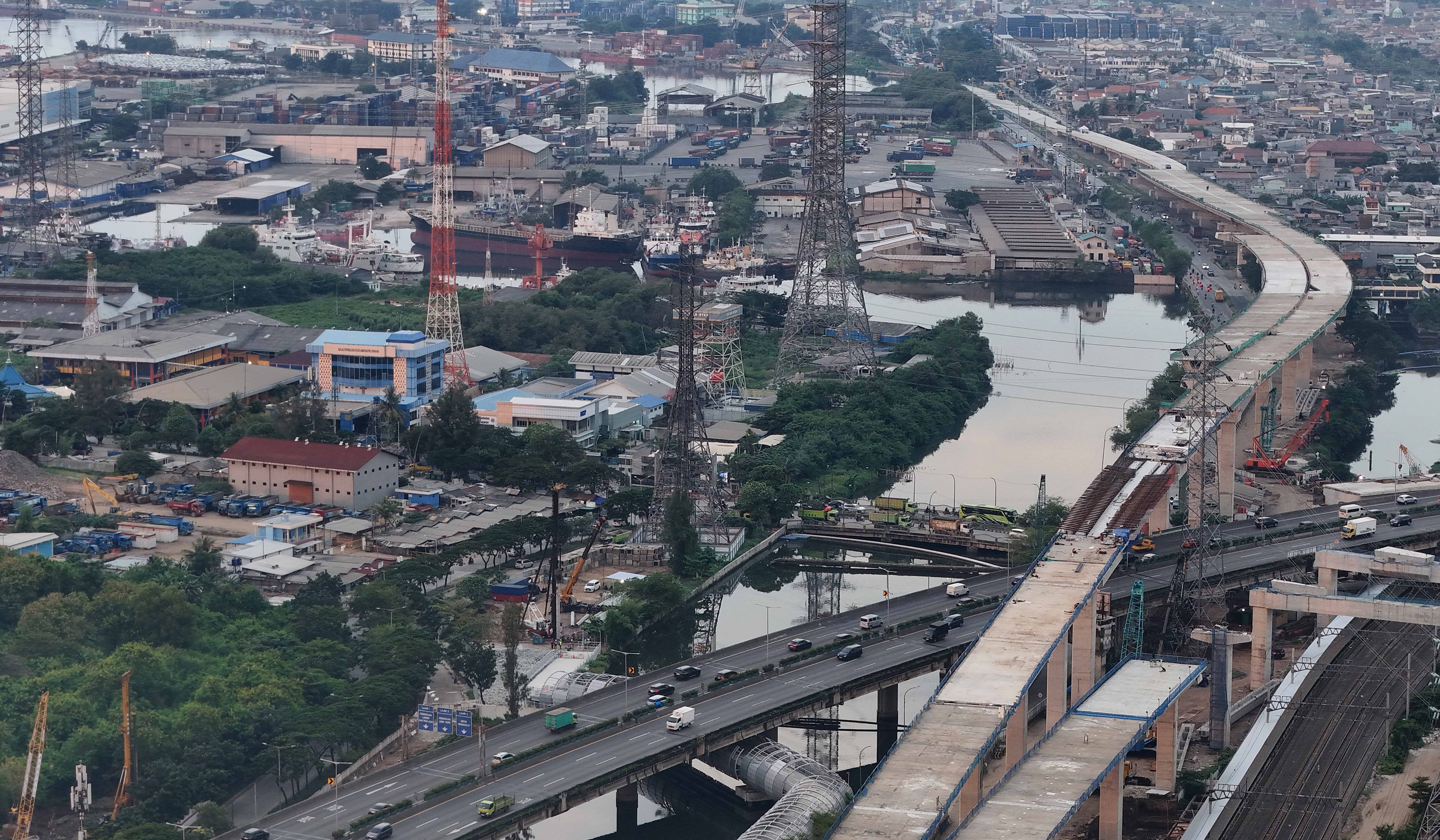 Pembangunan jalan tol HBR II. (Agus Priatna/SinPo.id)