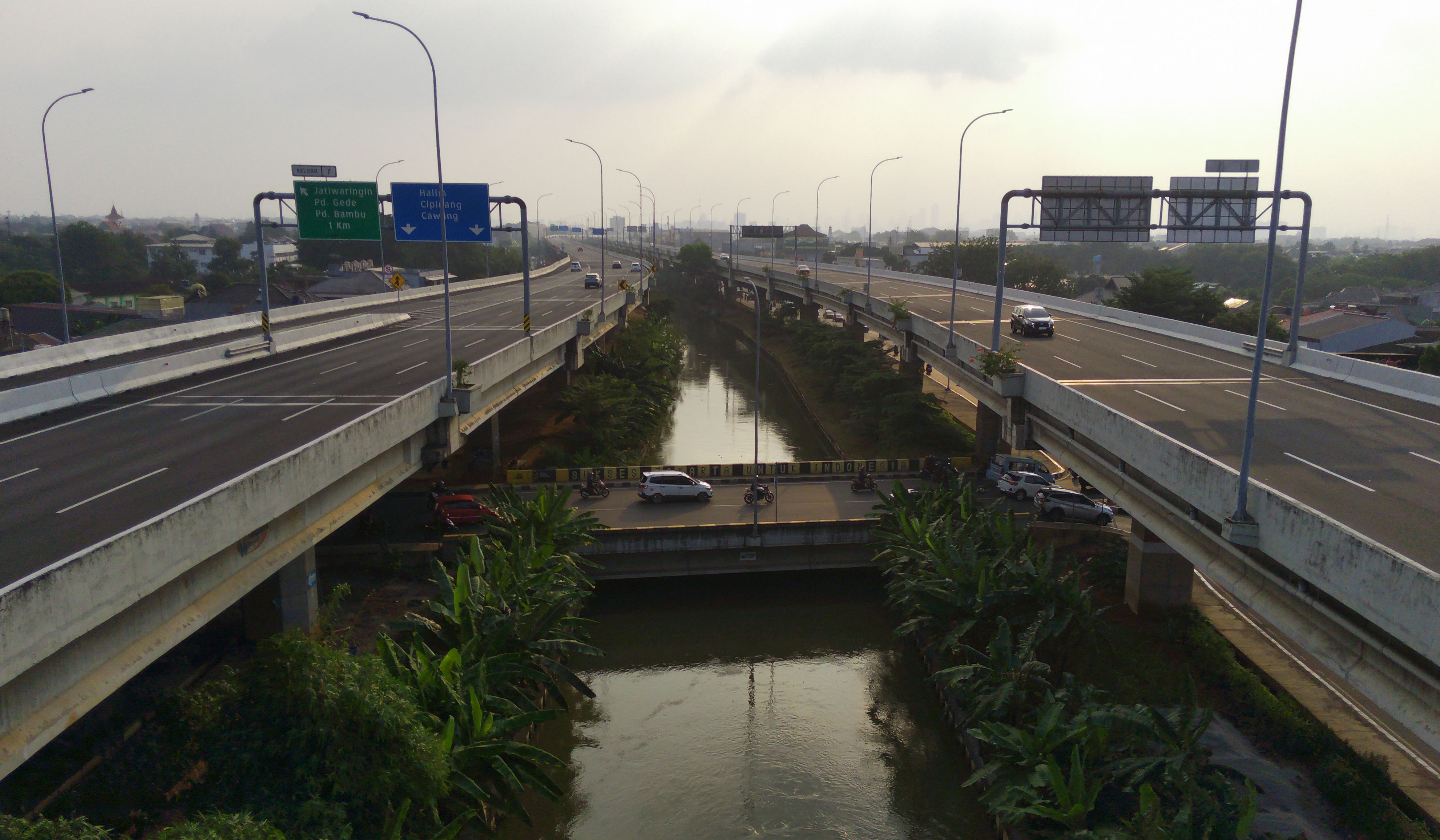 Tol Becakayu. (Agus Priatna/SinPo.id)