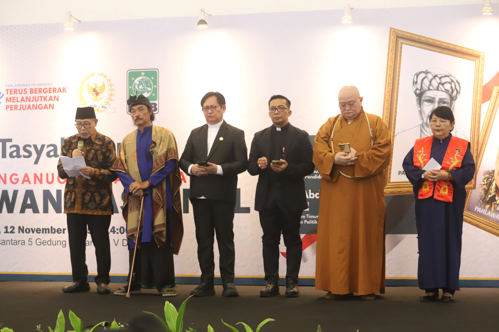 Tasyakuran Frakasi PKB MPR untuk dua Tokoh Pahlawan Nasional Syaikhona Muhammad Kholil Bangkalan dan KH Abdurahman Wahid (Gusdur) (Ashar/SinPo.id)