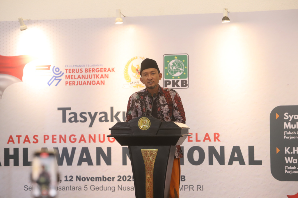 Tasyakuran Frakasi PKB MPR untuk dua Tokoh Pahlawan Nasional Syaikhona Muhammad Kholil Bangkalan dan KH Abdurahman Wahid (Gusdur) (Ashar/SinPo.id)