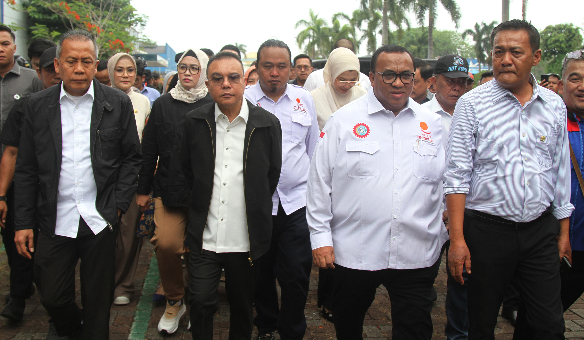 Wakil Ketua DPR RI Sufmi Dasco Ahmad, sidak ke pabrik ban Michelin. (Agus Priatna/SinPo.id)