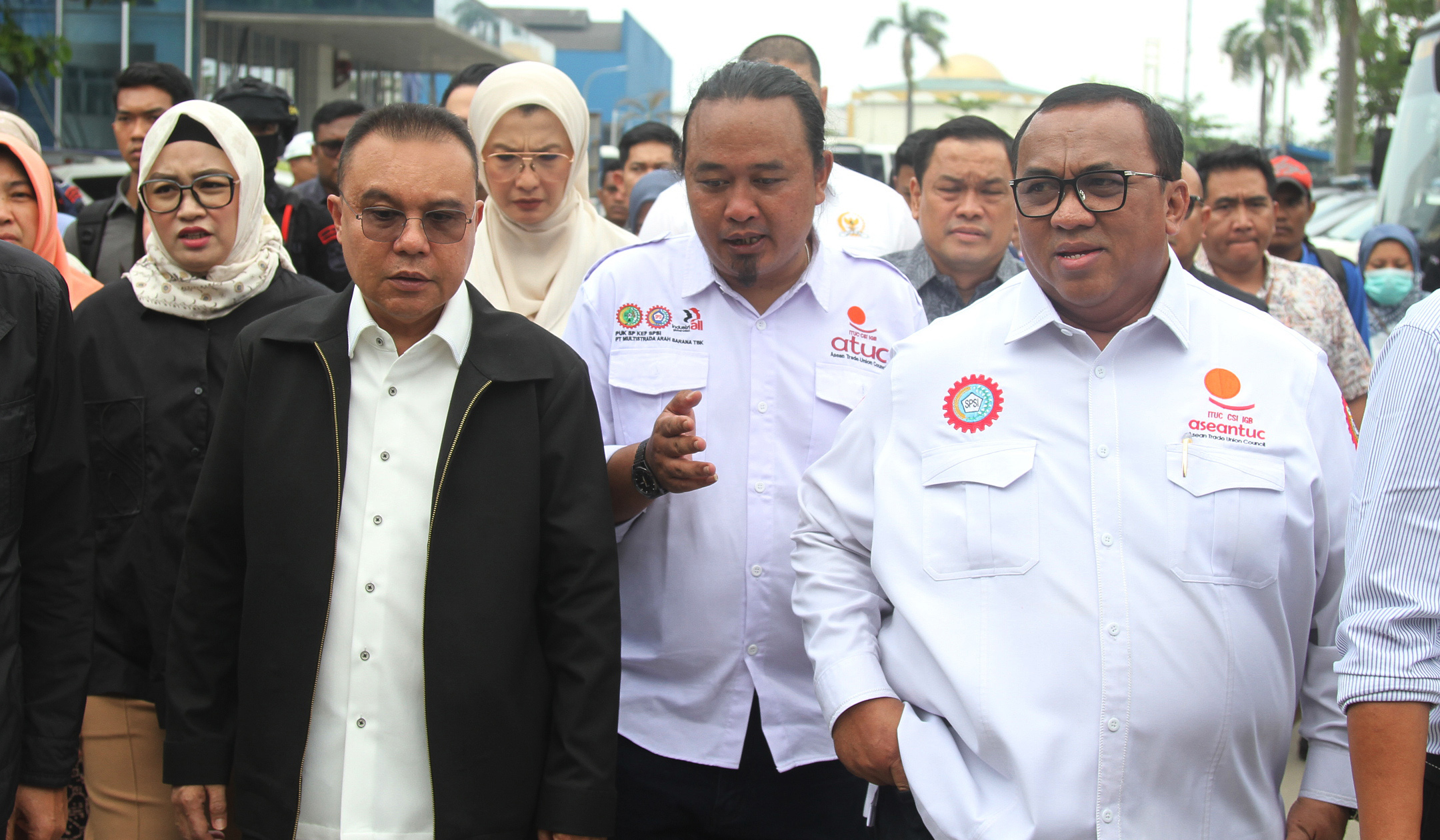 Wakil Ketua DPR RI Sufmi Dasco Ahmad, sidak ke pabrik ban Michelin. (Agus Priatna/SinPo.id)