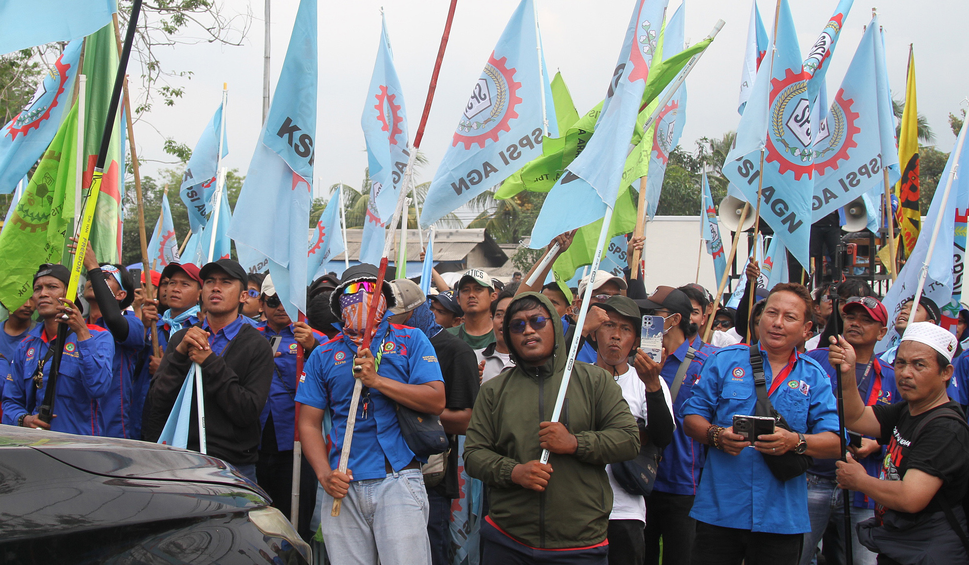 Wakil Ketua DPR RI Sufmi Dasco Ahmad, sidak ke pabrik ban Michelin. (Agus Priatna/SinPo.id)