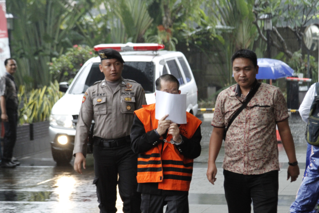 Terdakwa Heryanto Tanaka datang di gedung KPK untuk menjalani sidang lanjutan terkait dugaan kasus suap Hakim Agung Sudrajad Dimyati (Ashar/SinPo.id)