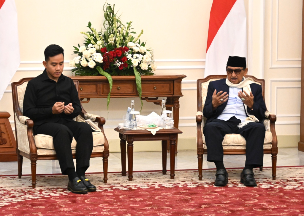 Wakil Presiden Gibran Rakabuming menerima kunjungan silaturahmi Pondok Pesantren Bahrul Ulum Tambak Beras Jombang di Istana Wapres (Ashar/Foto: Setwapres/SinPo.id)