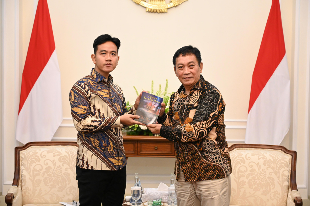 Wapres Gibran Rakabuming menerima audiensi dari DPP Prajaniti Hindu Indonesia di Istana Wakil Presiden (Ashar/Foto: Setwapres/SinPo.id)