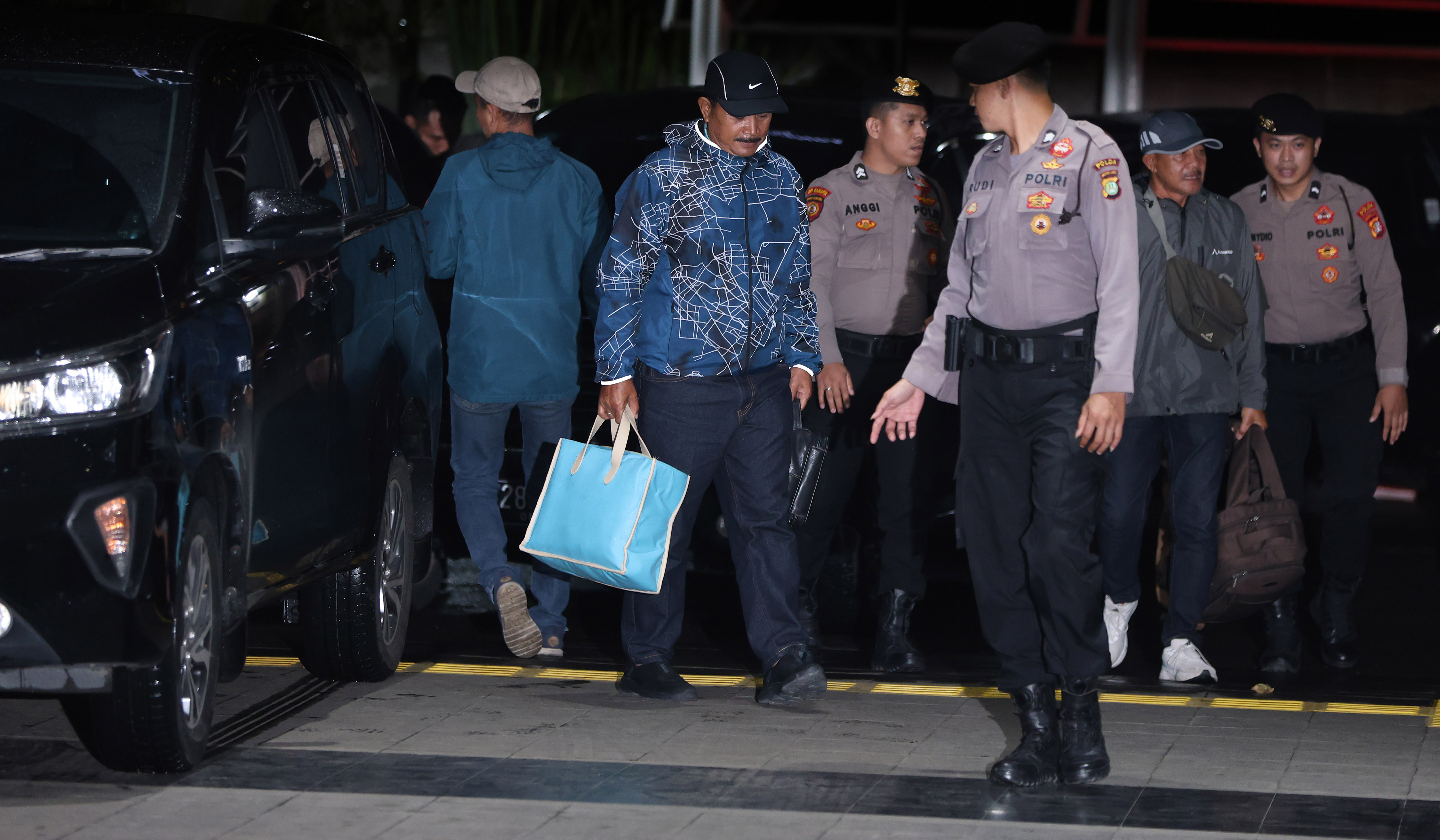 Wali Kota Madiun, Maidi, saat tiba di KPK. (Agus Priatna/SinPo.id)