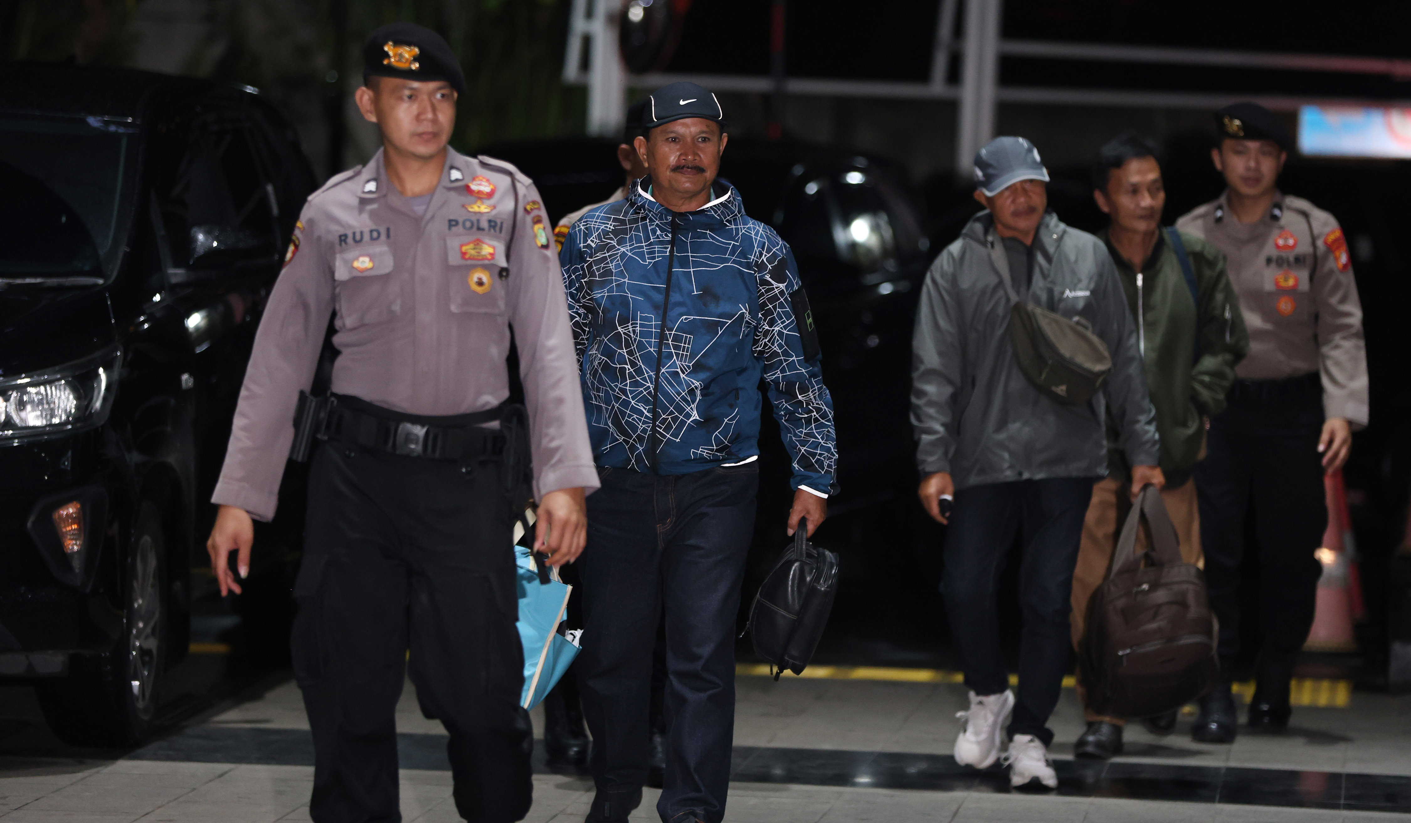 Wali Kota Madiun, Maidi, saat tiba di KPK. (Agus Priatna/SinPo.id)