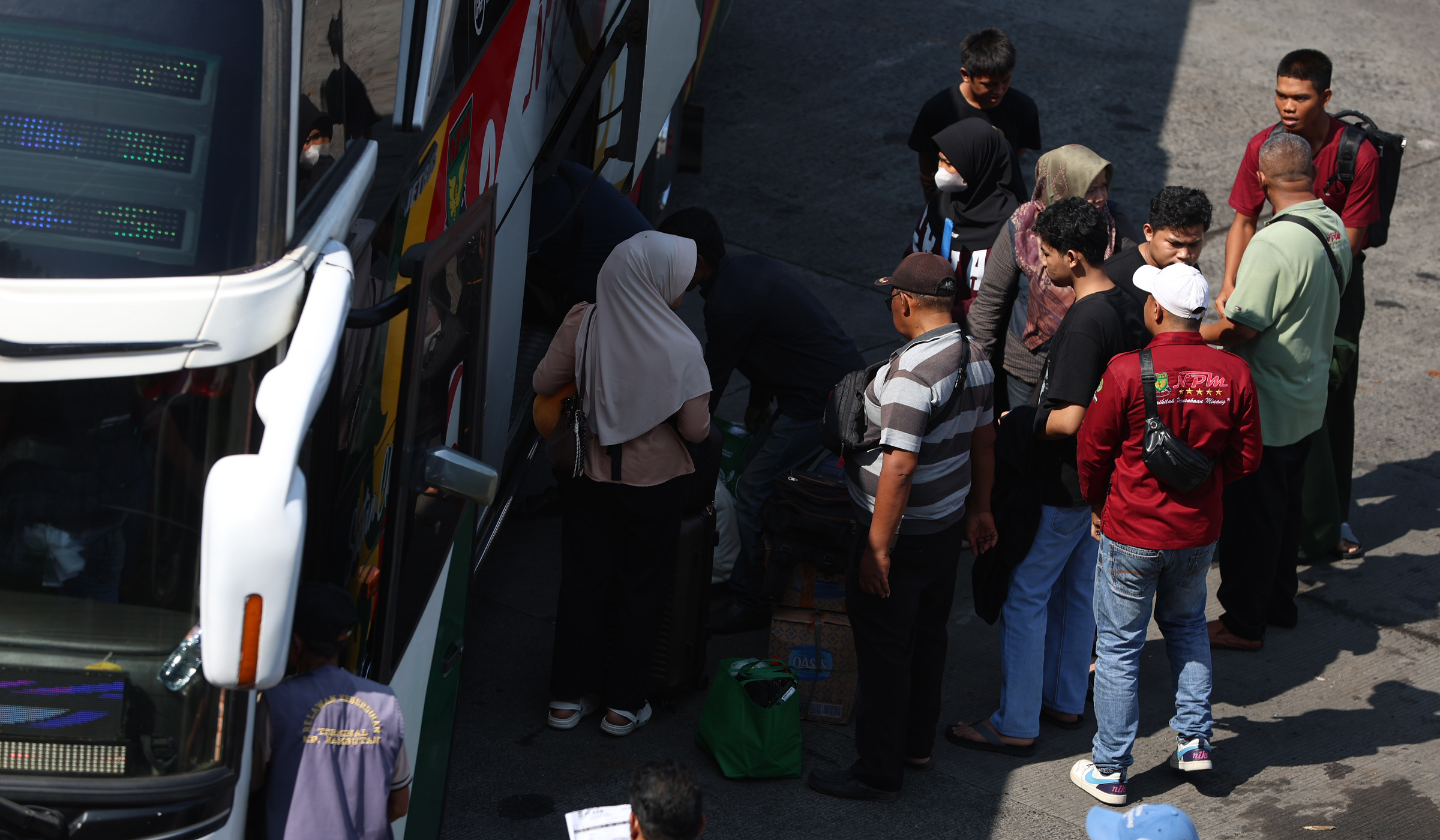 Suasana arus mudik terminal Kampung Rambutan. (Agus Priatna/SinPo.id)