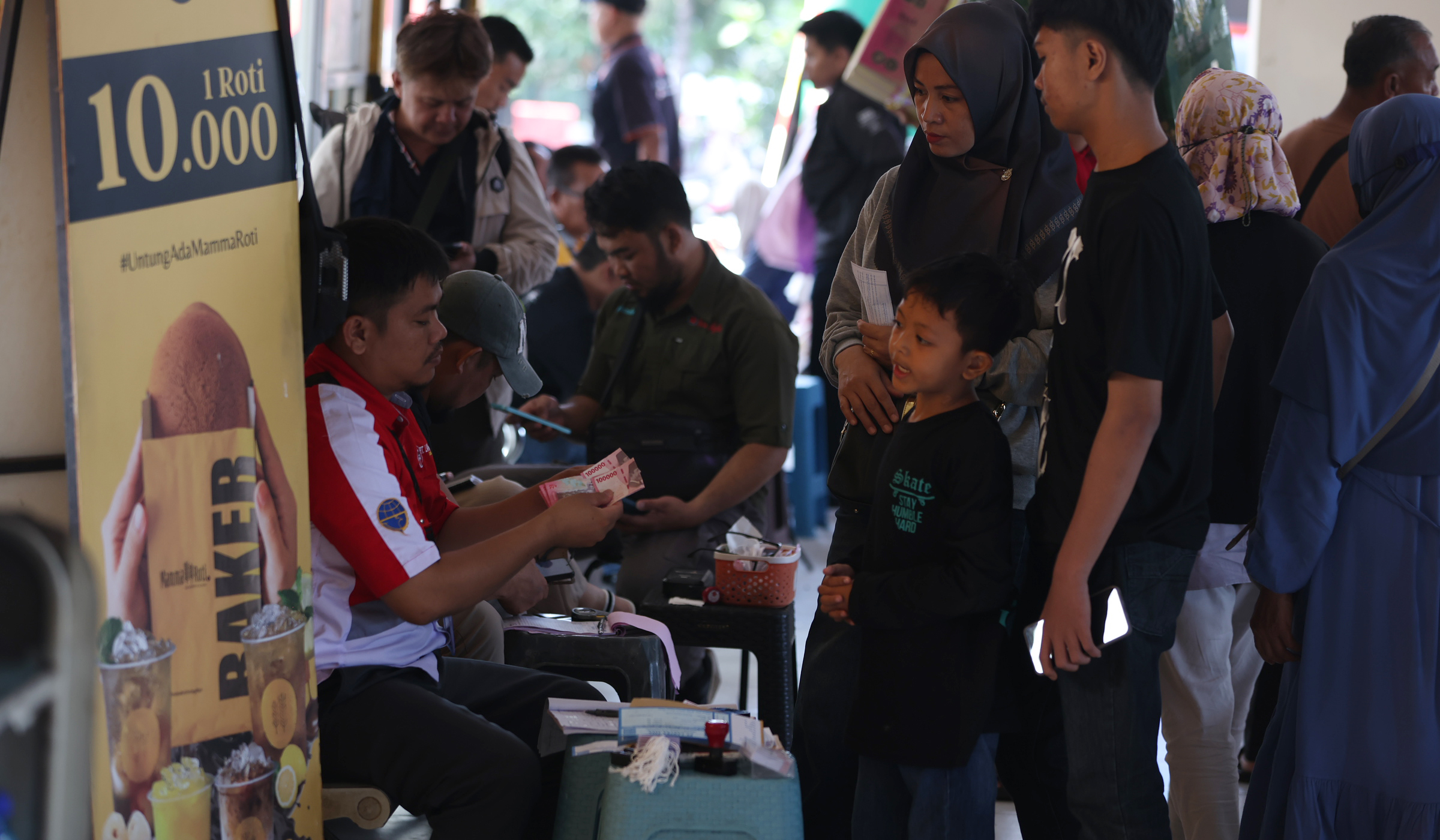 Suasana arus mudik terminal Kampung Rambutan. (Agus Priatna/SinPo.id)