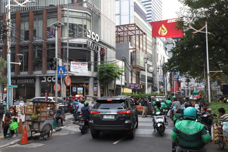 Terowongan kendal kini menjadi nyaman bagi pejalan kaki setelah ada spanduk peringatan dilarang berjualan di sepanjang area ini (Ashar/SinPo.id)