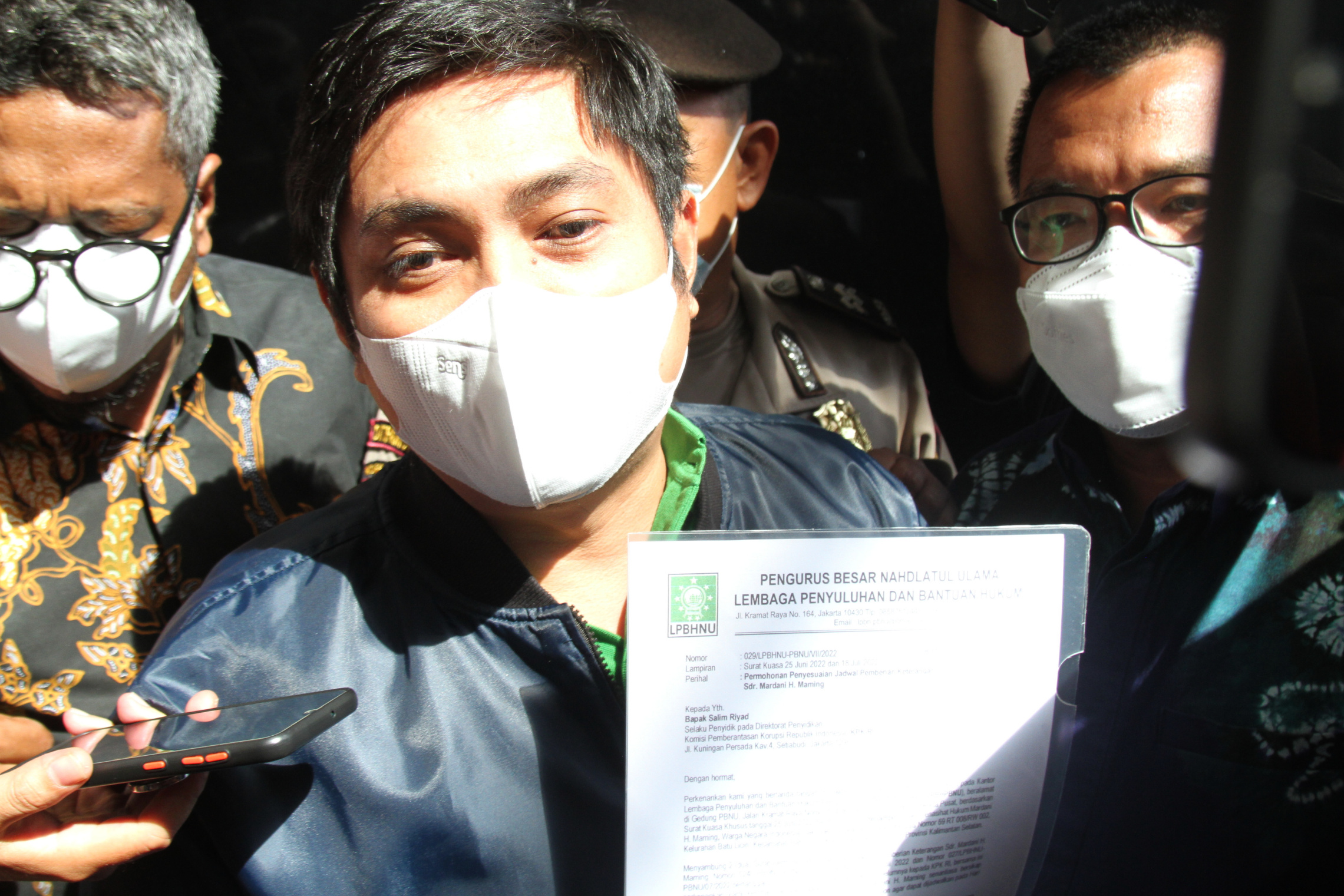 Tersangka Mardani H Maming tiba di KPK (Ashar/SinPo.id)