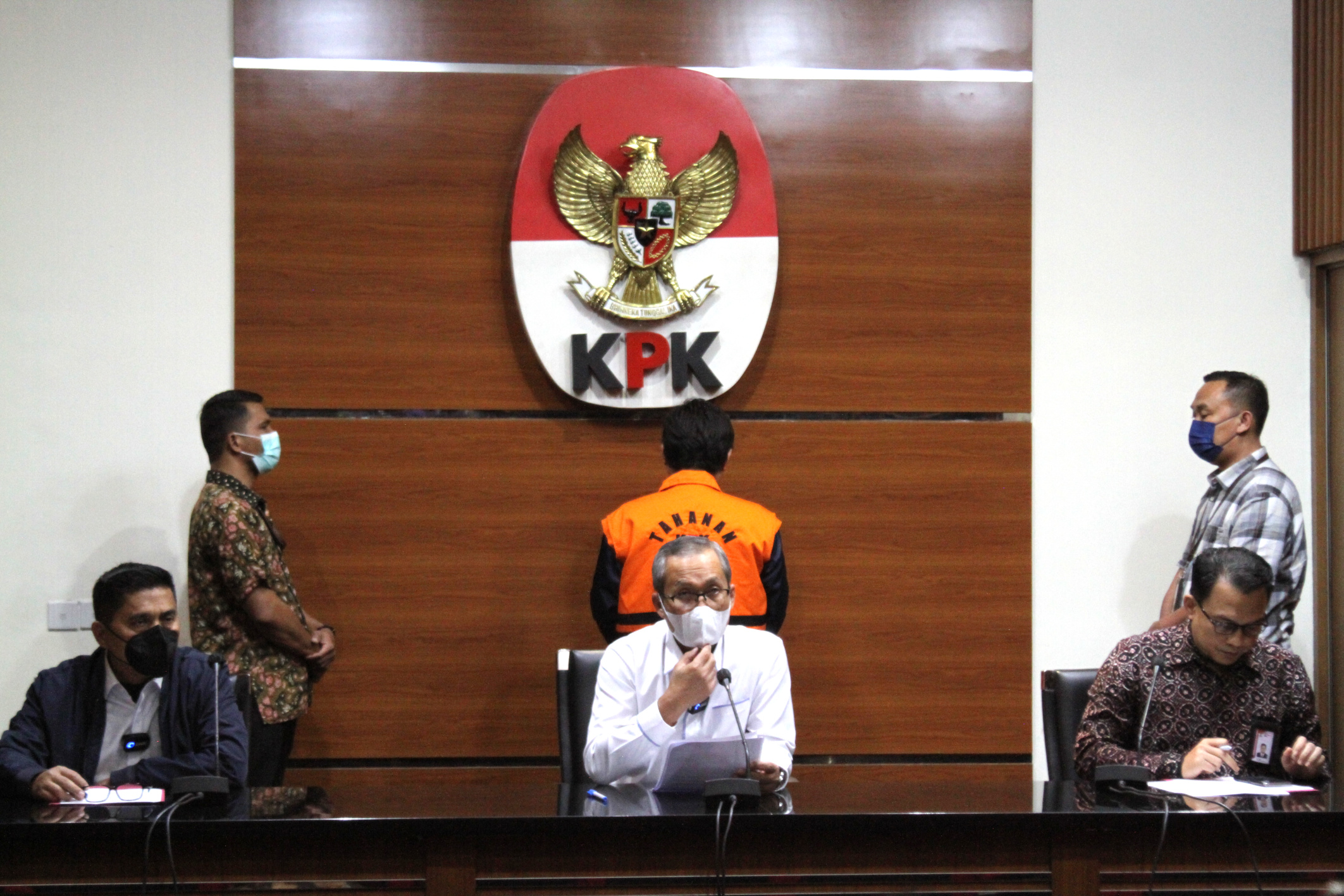 Tersangka Mardani H Maming resmi ditahan KPK (Ashar/SinPo.id)