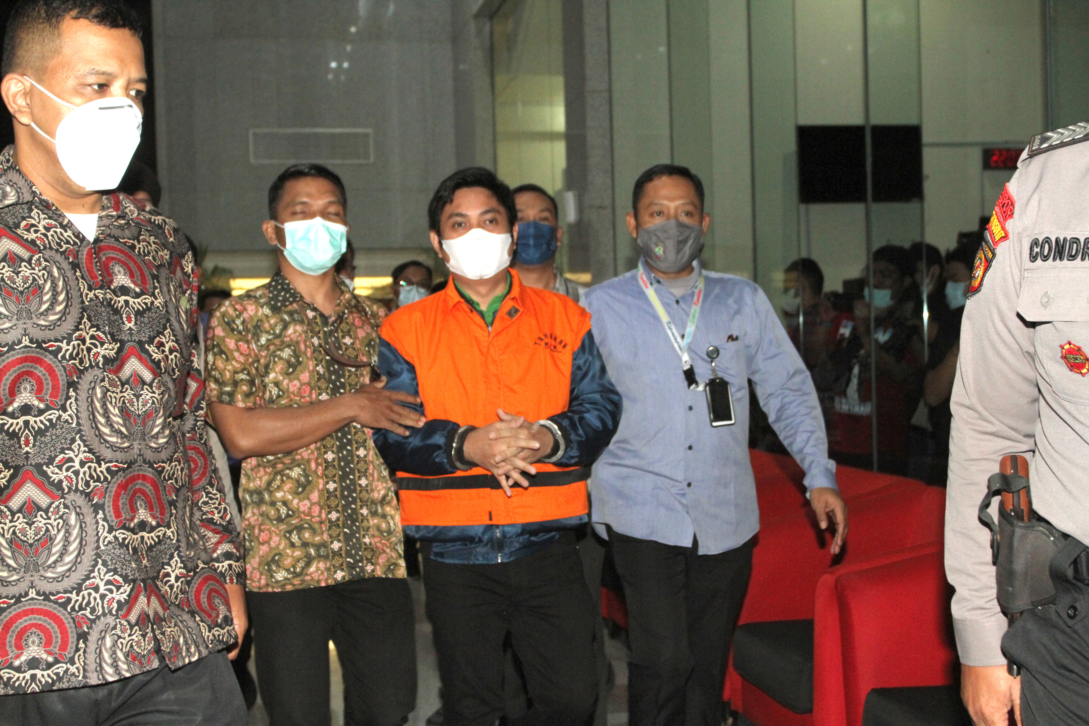 Tersangka Mardani H Maming resmi ditahan KPK (Ashar/SinPo.id)