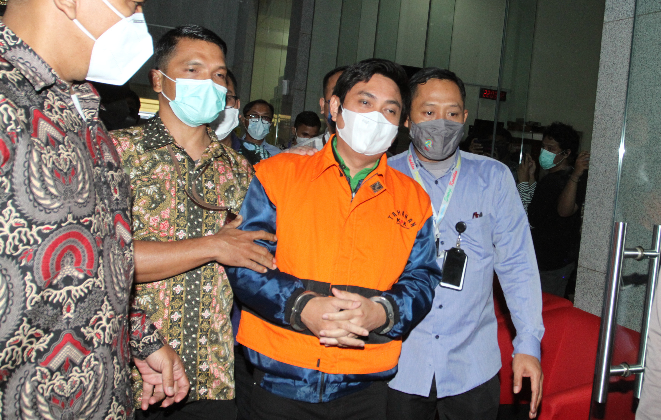 Tersangka Mardani H Maming resmi ditahan KPK (Ashar/SinPo.id)