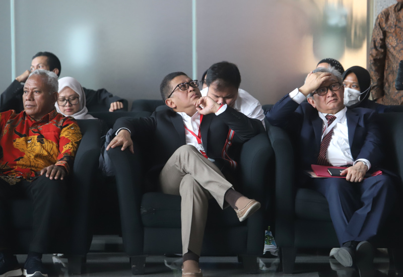 Tersangka Sekjen PDIP Hasto Kristiyanto tiba di KPK untuk menjalani pemeriksaan tekait dugaan kasus Harun Masiku (Ashar/SinPo.id)