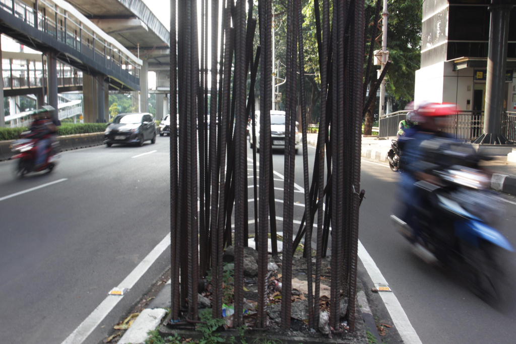 Pemprov DKI Jakarta akan membongkar tiang monorel sepanjang jalan Rasuna Said pada pekan depan (Ashar/SinPo.id)