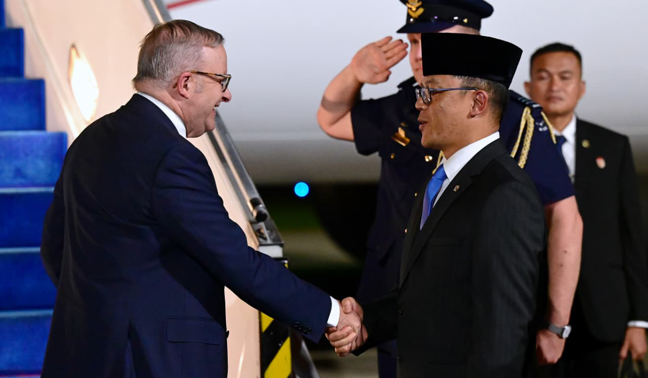 PM Australia Albanese tiba di Jakarta. (Agus Priatna/SinPo.id/BPMI Setpres)