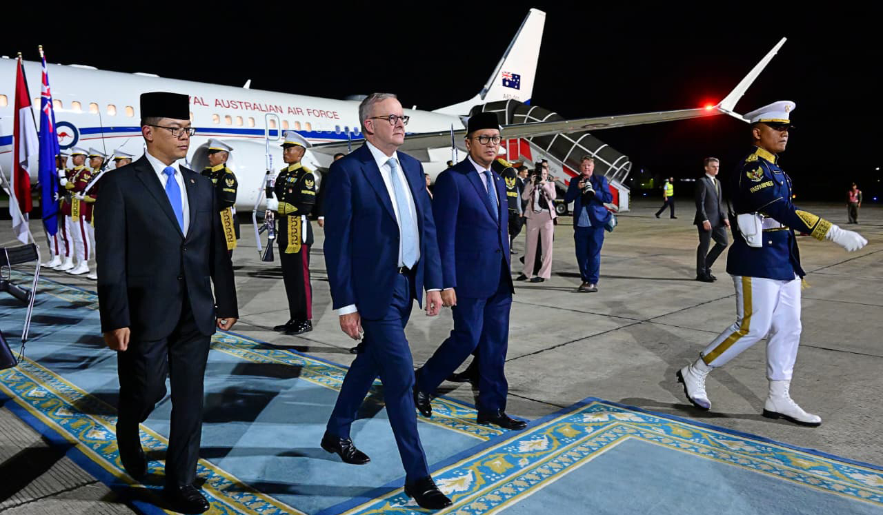 PM Australia Albanese tiba di Jakarta. (Agus Priatna/SinPo.id/BPMI Setpres)