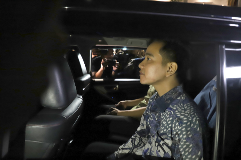 Tim hukum Prabowo-Gibran sambangi kediaman Presiden terpilih Prabowo Subianto di Kertanegara untuk melaporkan hasil sidang gugatan Pilpres 2024 di Mahkamah Konstitusi (Ashar/SinPo.id)