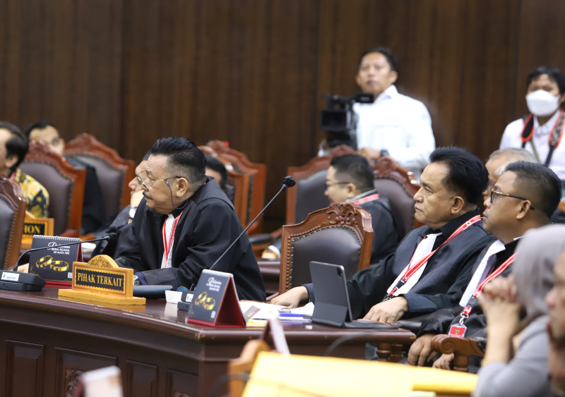 Tim Hukum Prabowo-Gibran sambut bahagia MK tolak sidang gugatan pilpres 2024 paslon 01 dan paslon 03 (Ashar/SinPo.id)