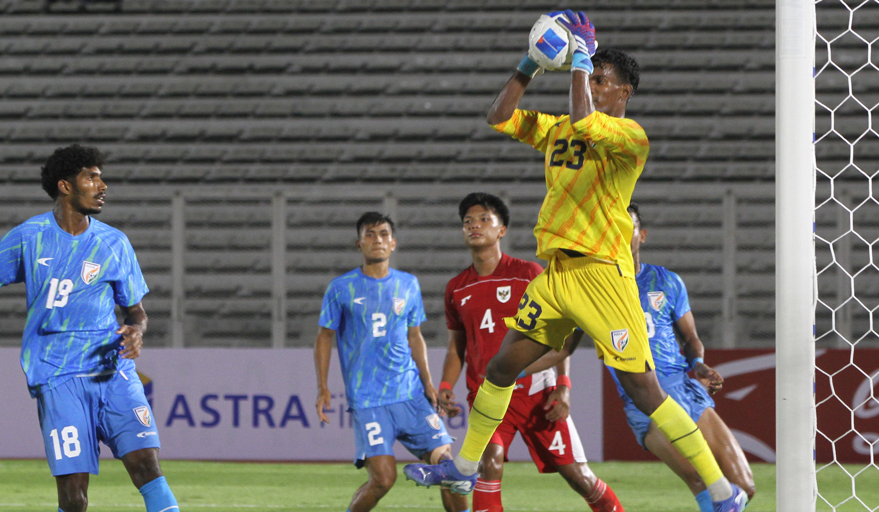 Timnas U-23 jalani laga persahabatan dengan timnas India U-23. (Agus Priatna/SinPo.id)