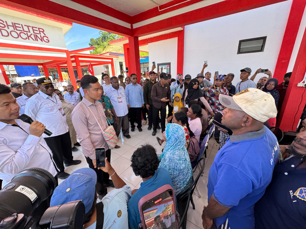 Wapres Gibran Rakabuming meninjau Kampung Nelayan Merah Putih di Wamersen, Raja Ampat, Papua (Ashar/Foto: Setwapres/SinPo.id)