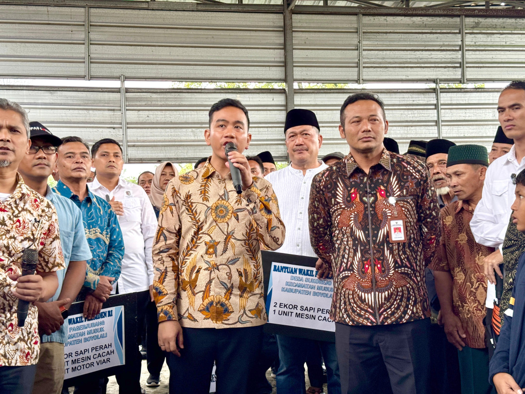 Wapres Gibran Rakabuming meninjau peternakan sapi Sayekti Farm Boyolali (Ashar/Foto: Setwapres/SinPo.id)