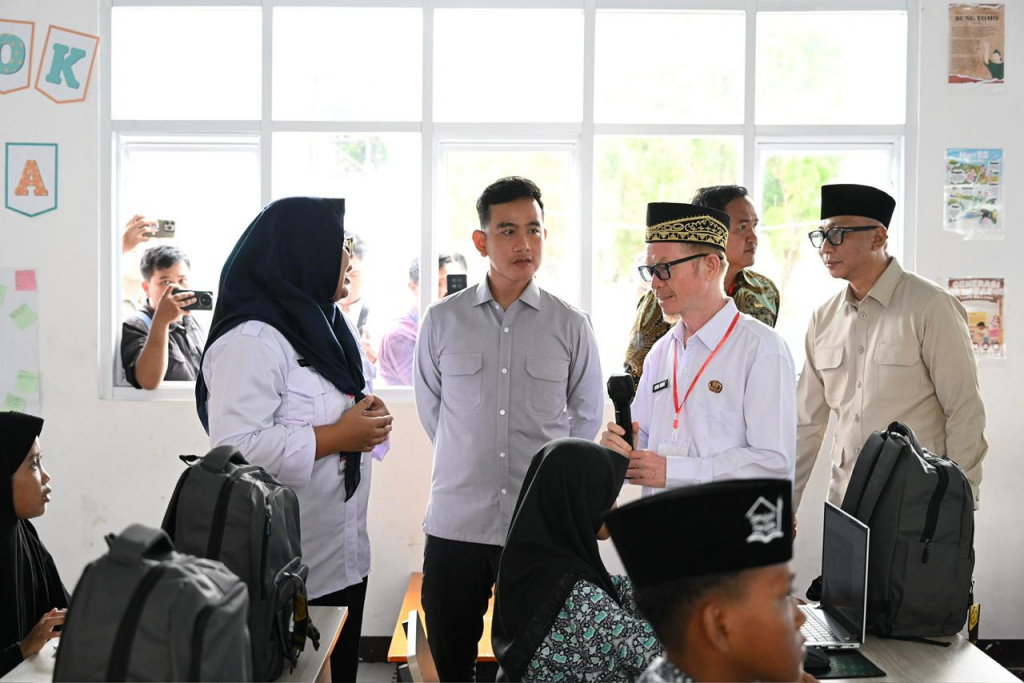 Wapres Gibran Rakabuming meninjau Sekolah Rakyat Terintegrasi 35 Bandar Lampung (Ashar/Foto: Setwapres/SinPo.id)