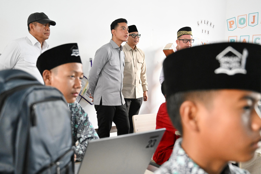 Wapres Gibran Rakabuming meninjau Sekolah Rakyat Terintegrasi 35 Bandar Lampung (Ashar/Foto: Setwapres/SinPo.id)