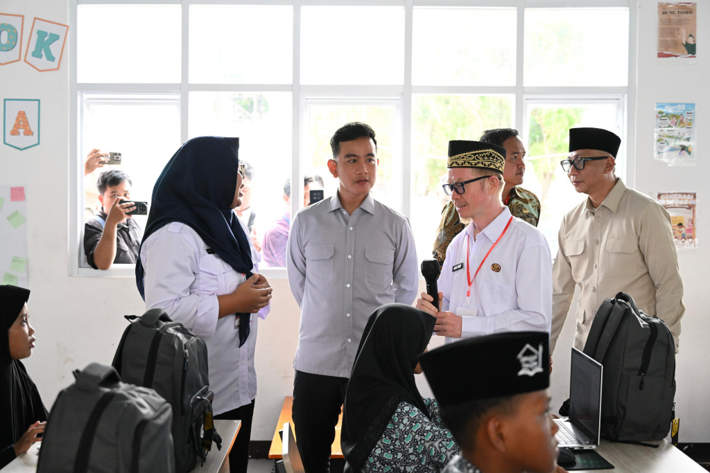 Wapres Gibran Rakabuming meninjau Sekolah Rakyat Terintegrasi 35 Bandar Lampung (Ashar/Foto: Setwapres/SinPo.id)