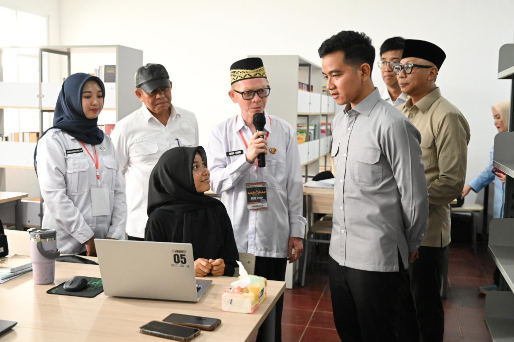 Wapres Gibran Rakabuming meninjau Sekolah Rakyat Terintegrasi 35 Bandar Lampung (Ashar/Foto: Setwapres/SinPo.id)