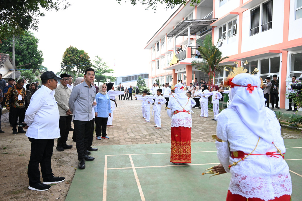 Wapres Gibran Rakabuming meninjau Sekolah Rakyat Terintegrasi 35 Bandar Lampung (Ashar/Foto: Setwapres/SinPo.id)