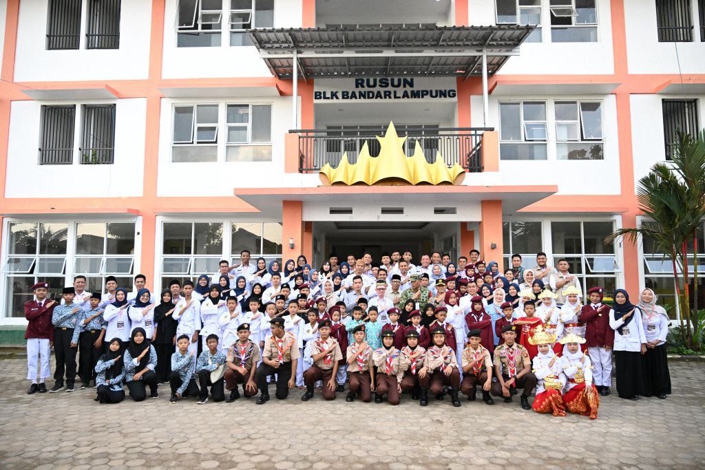 Wapres Gibran Rakabuming meninjau Sekolah Rakyat Terintegrasi 35 Bandar Lampung (Ashar/Foto: Setwapres/SinPo.id)