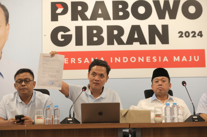 TKN Prabowo-Gibran menggelar konfrensi pers terkait pemanggilan Gibran Rakabuming Raka oleh Bawaslu adalah tidak benar (Ashar/SinPo.id)