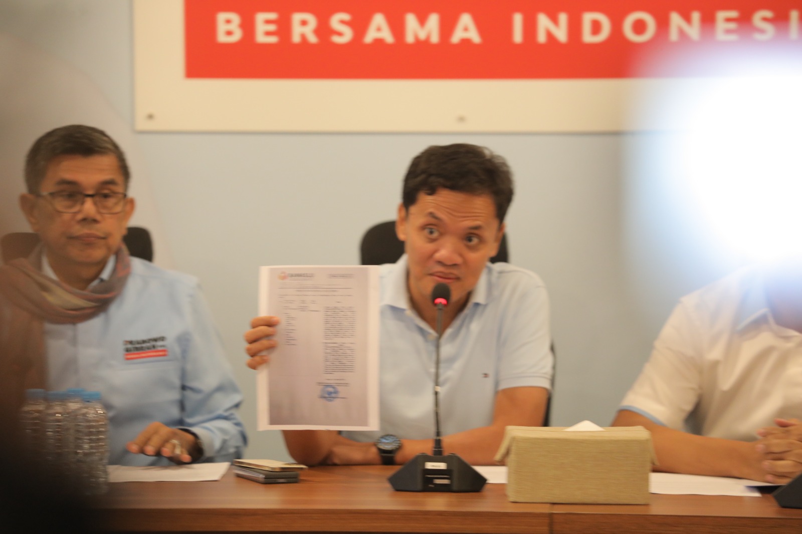 Wakil Ketua TKN Prabowo-Gibran Habiburokhman mengatakan tidak ada pelanggaran yang dilakukan oleh Gibran saat pembagian susu di area CFD (Ashar/SinPo.id)